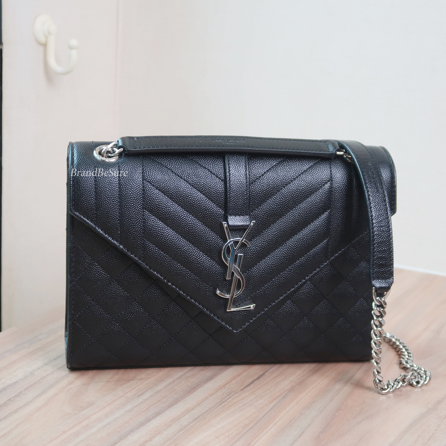 SAINT LAURENT Black Caviar Mix Quilted Envelope Crossbody SHW(ใบEmquartier)