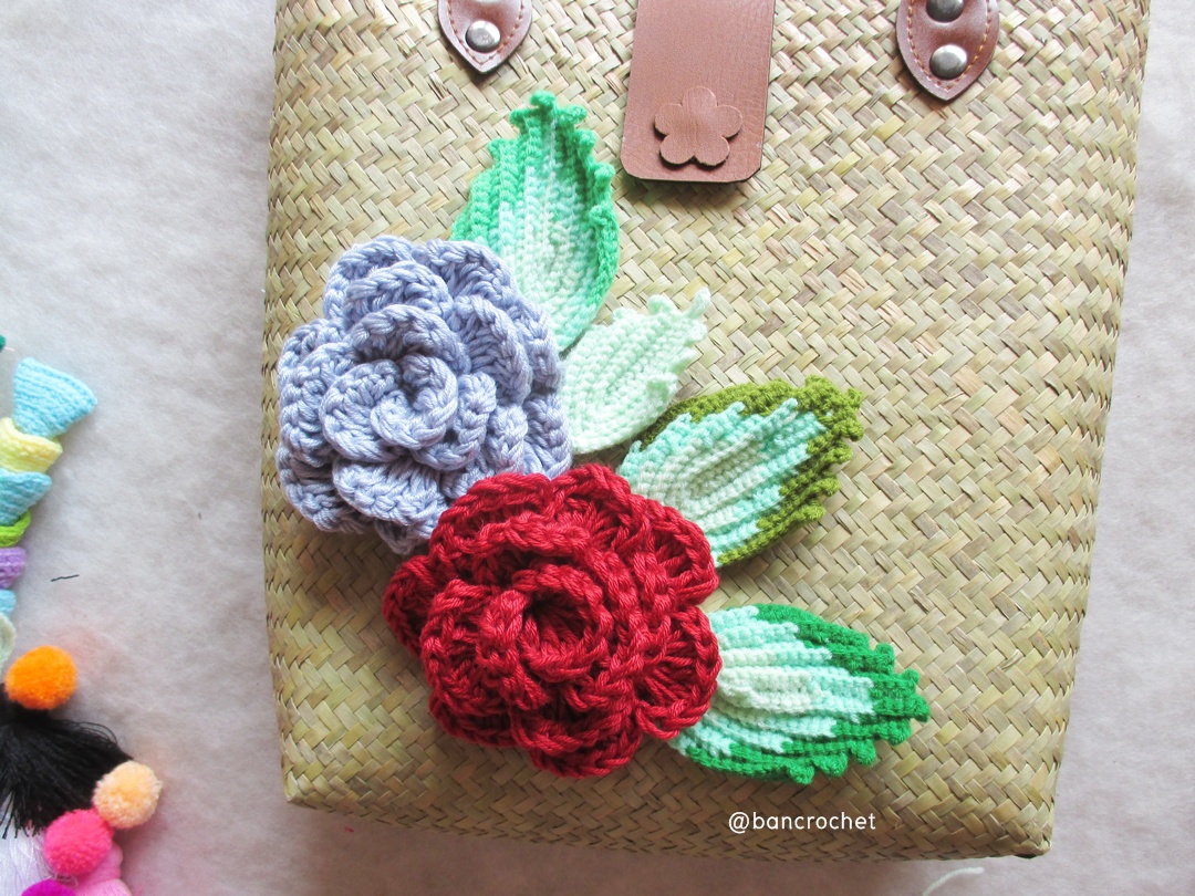 bancrochet กระเป๋ากระจูดสาน ประดับดอกไม้ ขนาด 12*4*18 นิ้ว basket weave bags ธรรมชาติ 12*4*18 นิ้ว