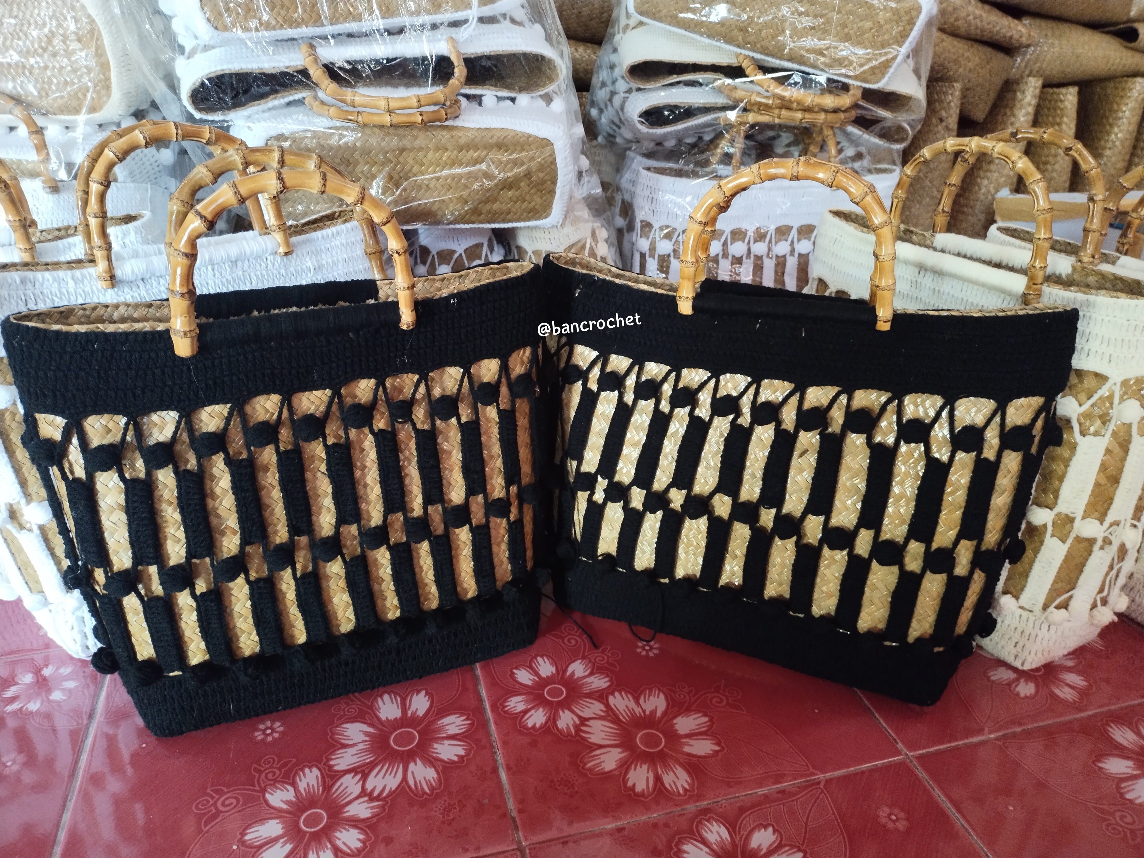 Bancrochet กระเป๋าถักโครเชต์ crochet bag หลากสี 30*30 ซม.