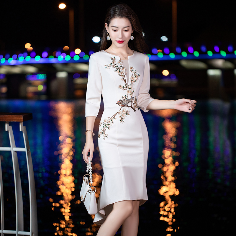 ชุดราตรี ชุดราตรีสวยหรู แบบ ทันสมัย Evening dress