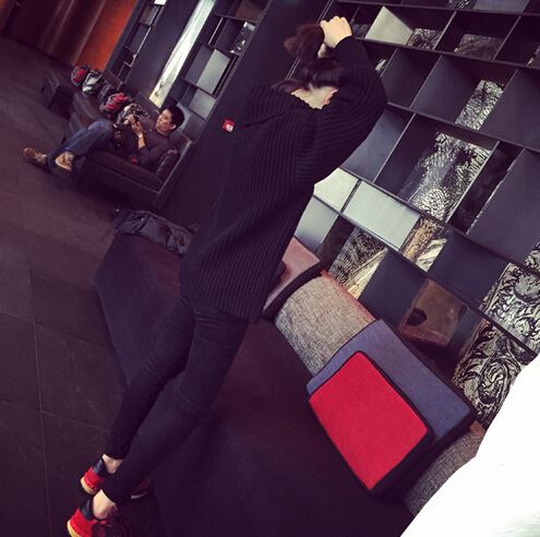 เสื้อไหมพรมคอเต่า ตัวโคล่ง สีดำ ยืดได้เยอะ ใส่เดี่ยวไหรือใส่โค้ทคลุมก็สวยจ้า