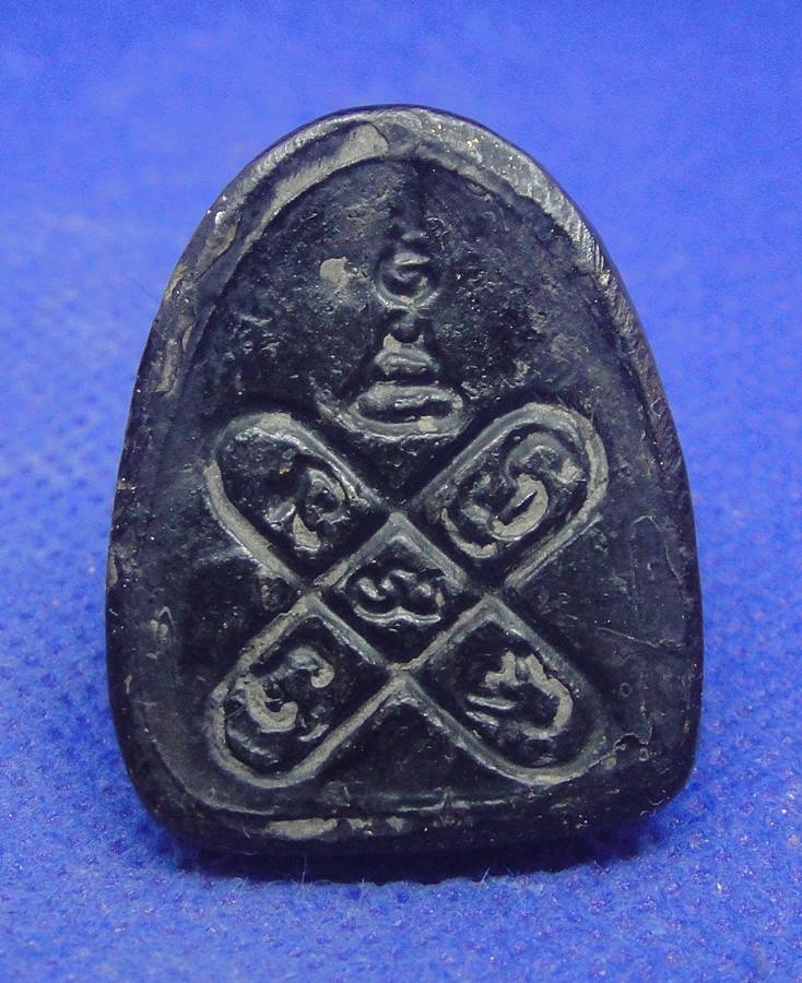 พระปิดตากระบองไขว้