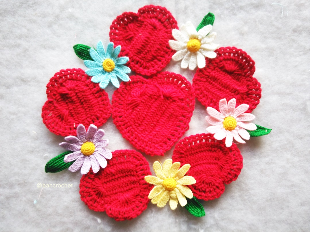 ผ้าปูโตีะถักโครเชต์ Crochet table runner สีแดง 13*13 นิ้ว