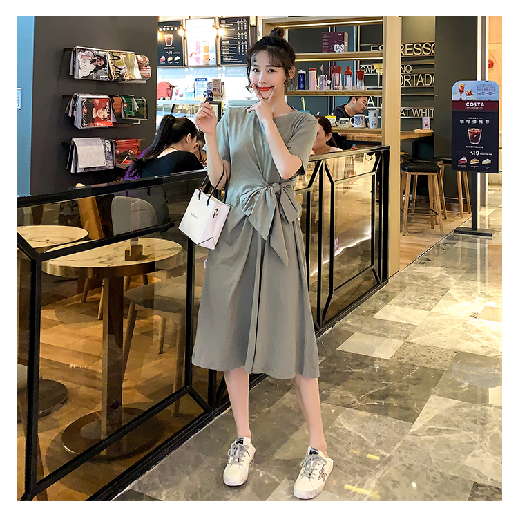 Dress4656 เดรสยาวสีเอิร์ธโทนสไตล์มินิมอล ผูกโบว์ช่วงเอวดูมีดีเทล ผ้าคอตตอนเนื้อดีนุ่มใส่สบาย งานสวยใส่ง่ายดีเทลน่ารักเรียบๆ เท่ๆ ดูมีสไตล์ไม่ซ้ำใคร มี 2 สี ดำ, เขียวหม่น