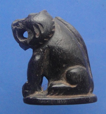 เสือไม้แกะหลวงพ่อคง