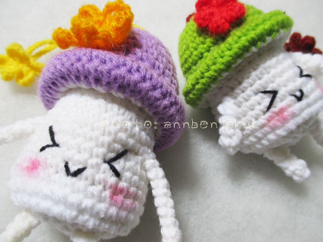 ที่ห้อยกระเป๋าเห็ดถักสีม่วง