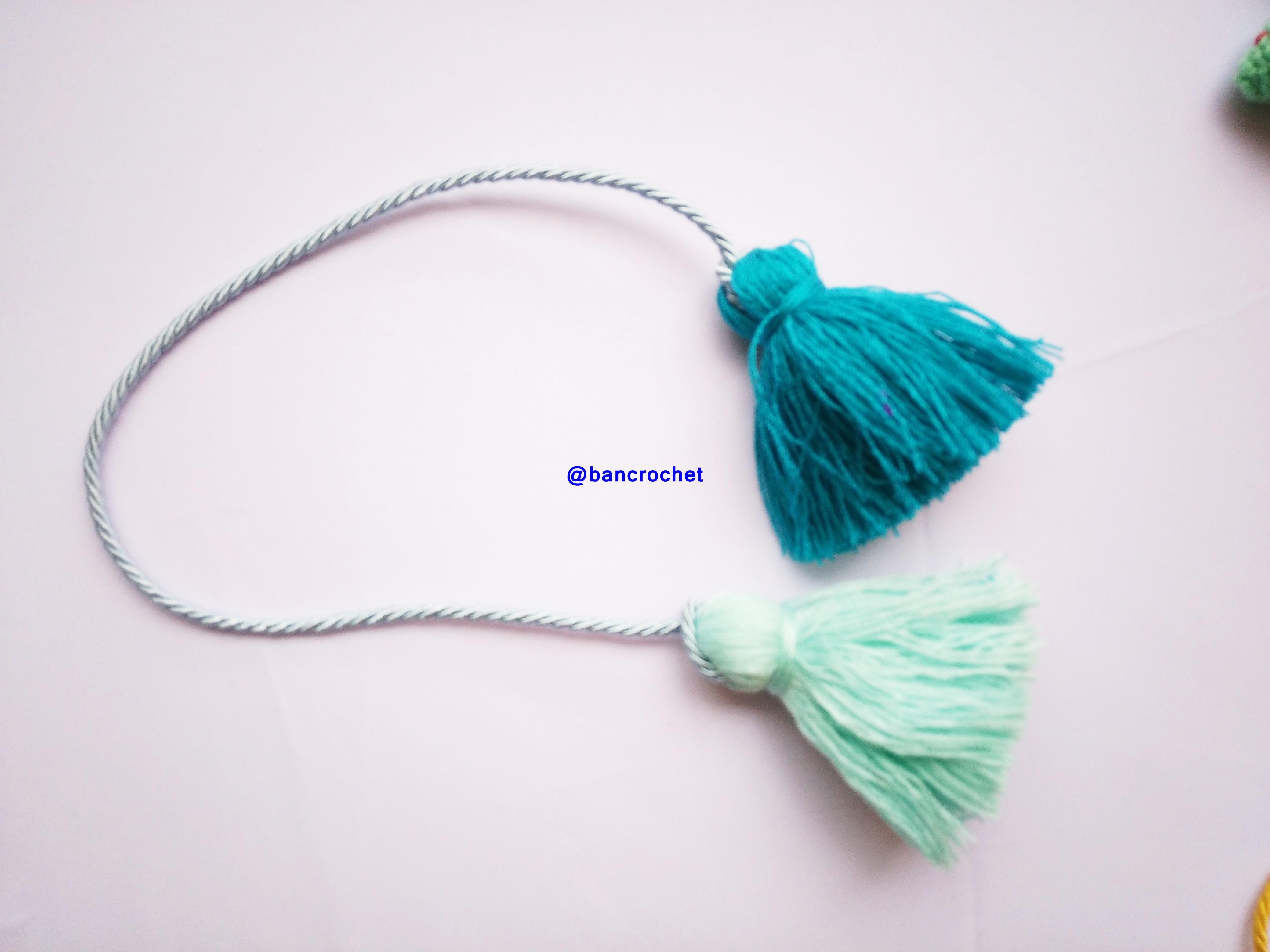 Bancrochet พู่ห้อยกระเป๋า/ที่ห้อยกระเป๋าแฮนด์เมด Tassels keychain hanging for bags หลากสี 4 นิ้ว