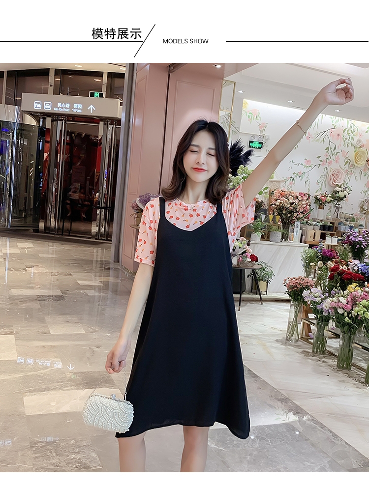 Dress4614 ชุดเดรสกระโปรงทรงปล่อยสีดำซิปหลังผ้าโพลีเนื้อดี พร้อมเสื้อตัวในลายดอกไม้โทนสีส้มผ้าเนื้อดียืดหยุ่นสูง งานสวยน่าใส่ ผ้านุ่มใส่สบาย แมทช์ได้ลงตัว ใส่เที่ยว/ใส่ทำงานได้