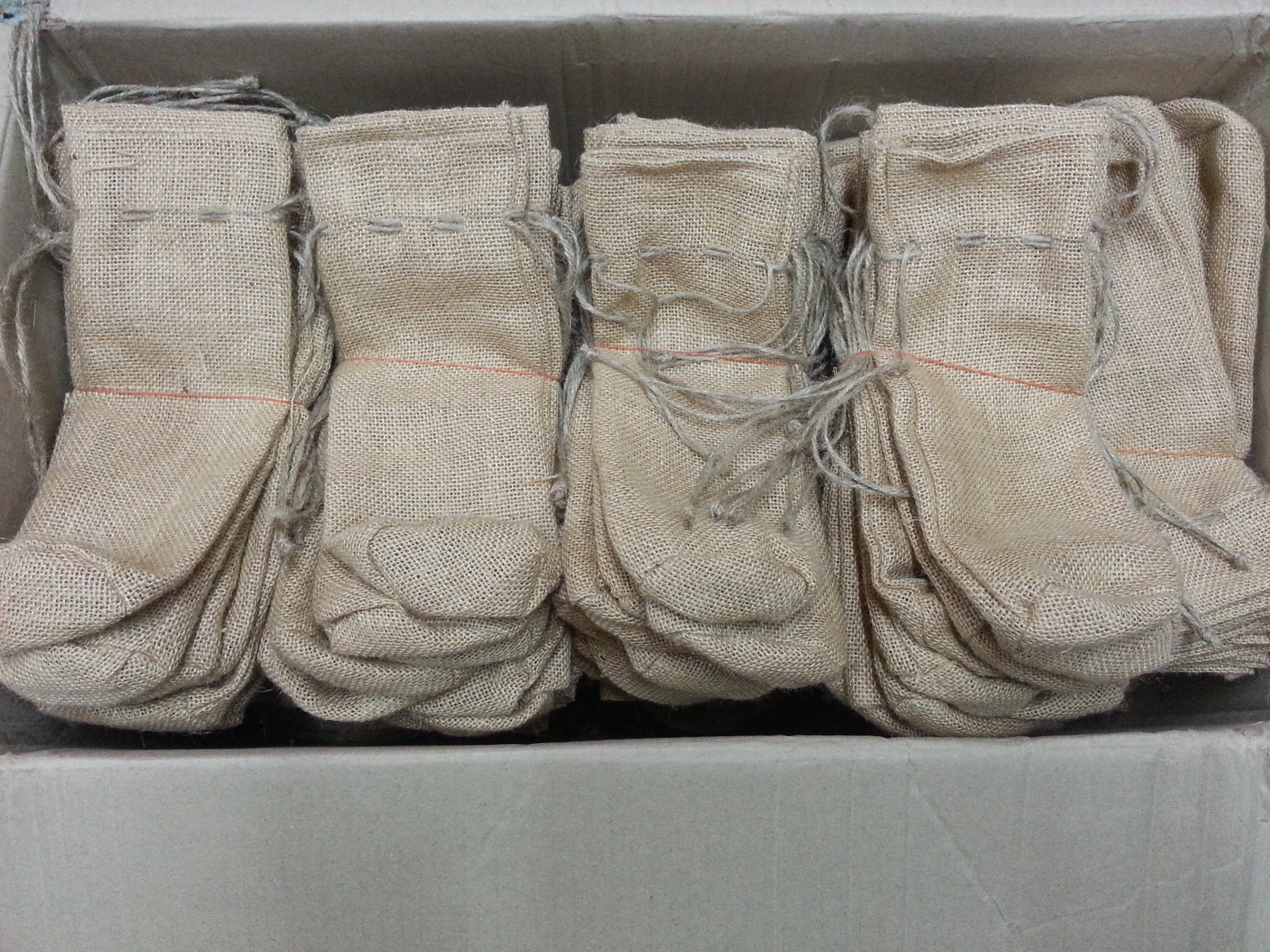 ถุงหูรูดเจาะหน้าต่างใส่ขวดไวน์...แจกลูกค้าปีใหม่ 2017 CIMB BANK