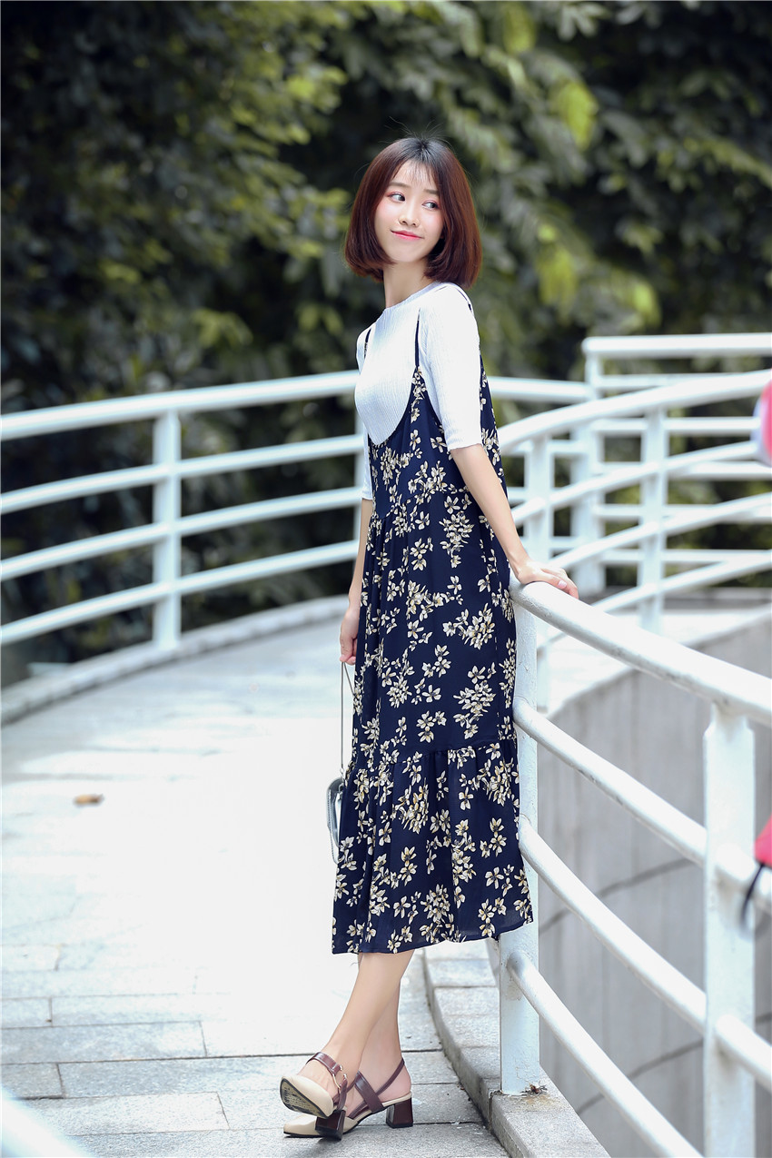 Dress4554 ชุดเดรสยาวสายเดี่ยวลายดอกไม้สีกรมท่า มีเสื้อตัวในผ้านิ่มยืดเยอะ ผ้าชีฟองเนื้อทรายเนื้อหนาสวยมีน้ำหนักทิ้งตัว งานสวยผ้าใส่สบาย งานดีทรงดีลายสวย สายบ่าปรับระดับได้