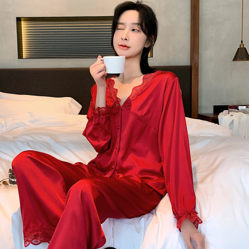 ชุดนอนผู้หญิง
