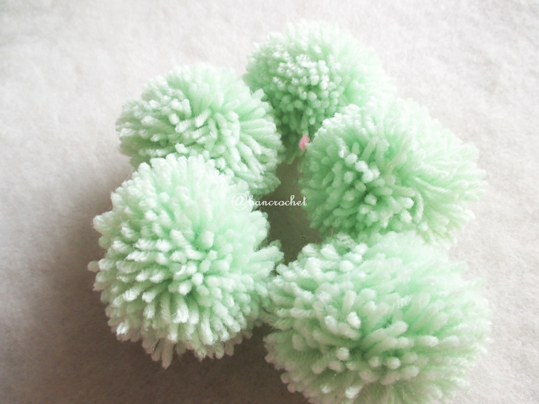 ปอมปอมไหมพรมสีเขียวอ่อน ขนาด 2 นิ้ว pompoms crochet