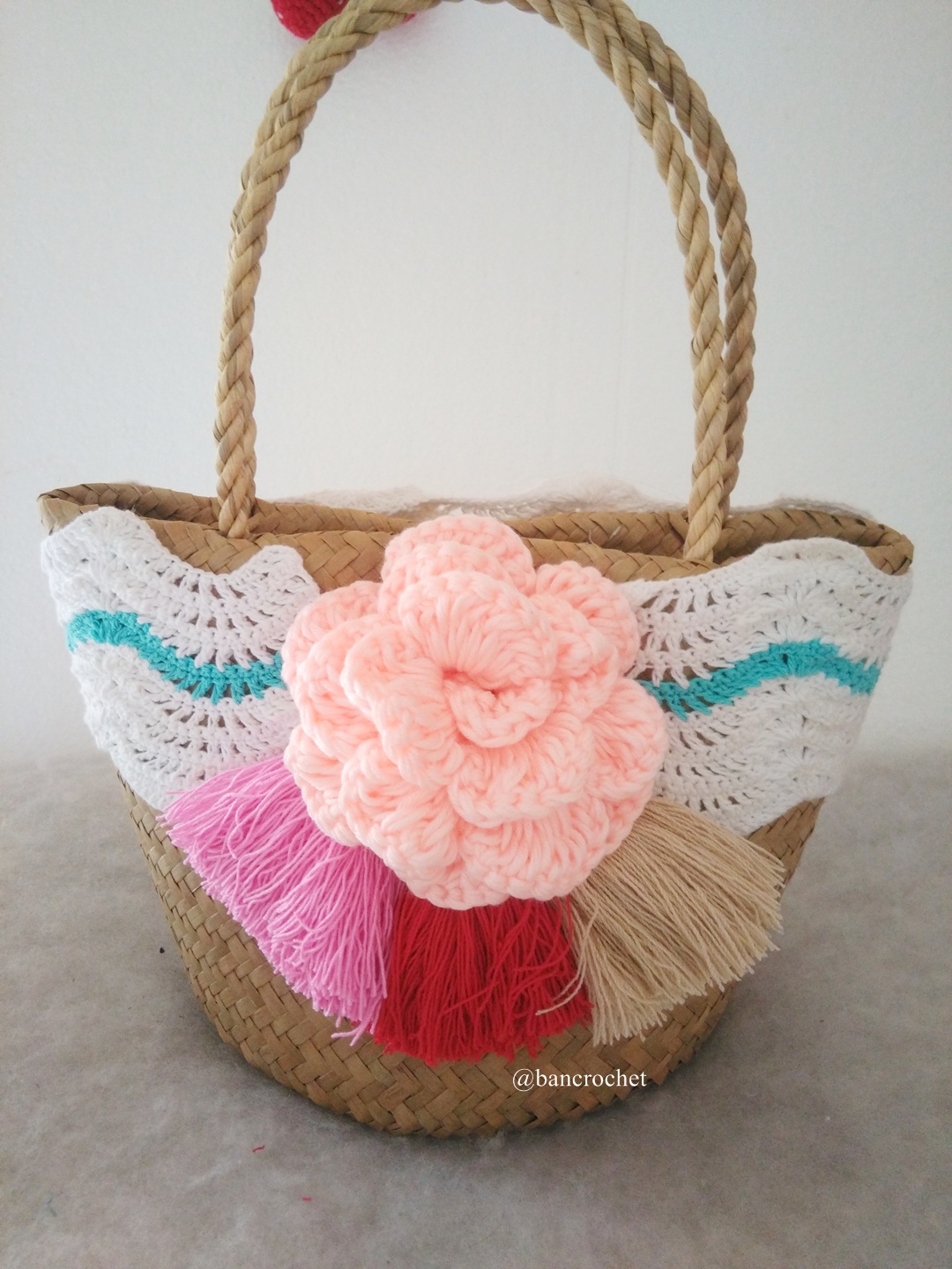 กระเป๋าสานกระจูดประดับดอกไม้ grajood basket weave bags ธรรมชาติ 7*10*7*12 นิ้ว