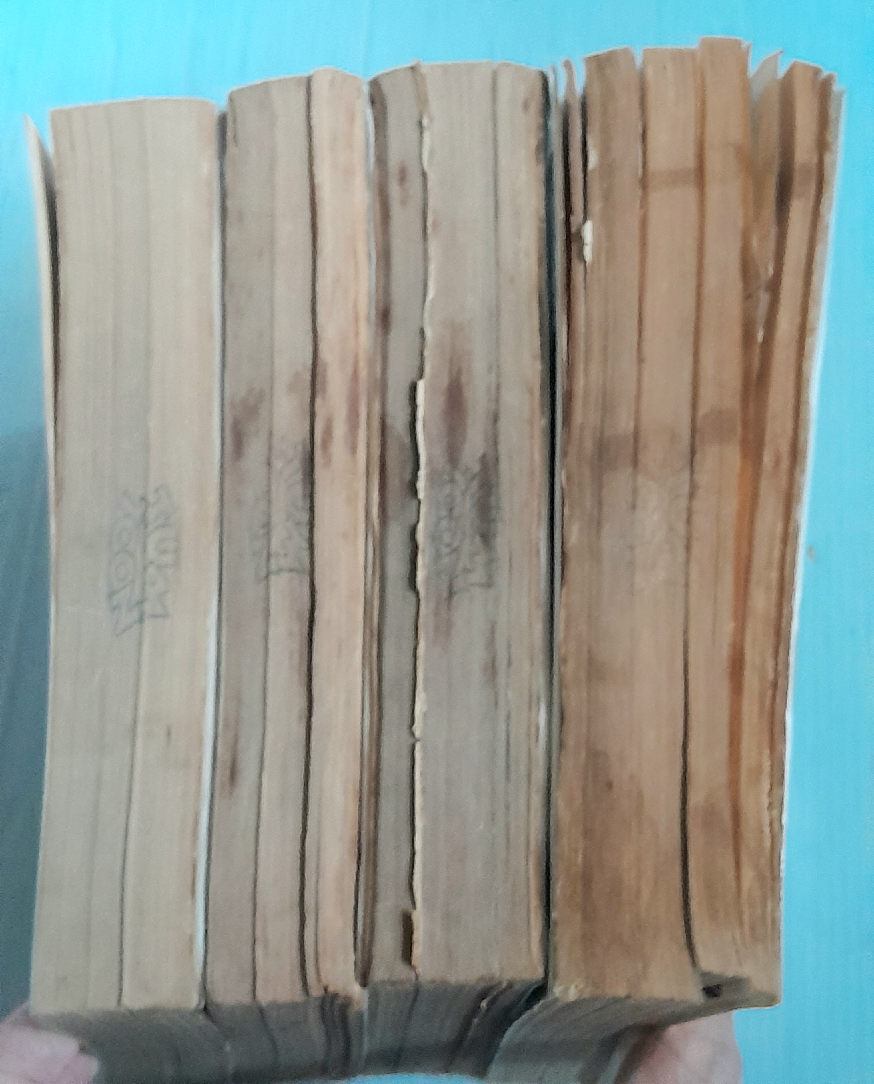 ยอดคิวทอง 4 เล่มจบ