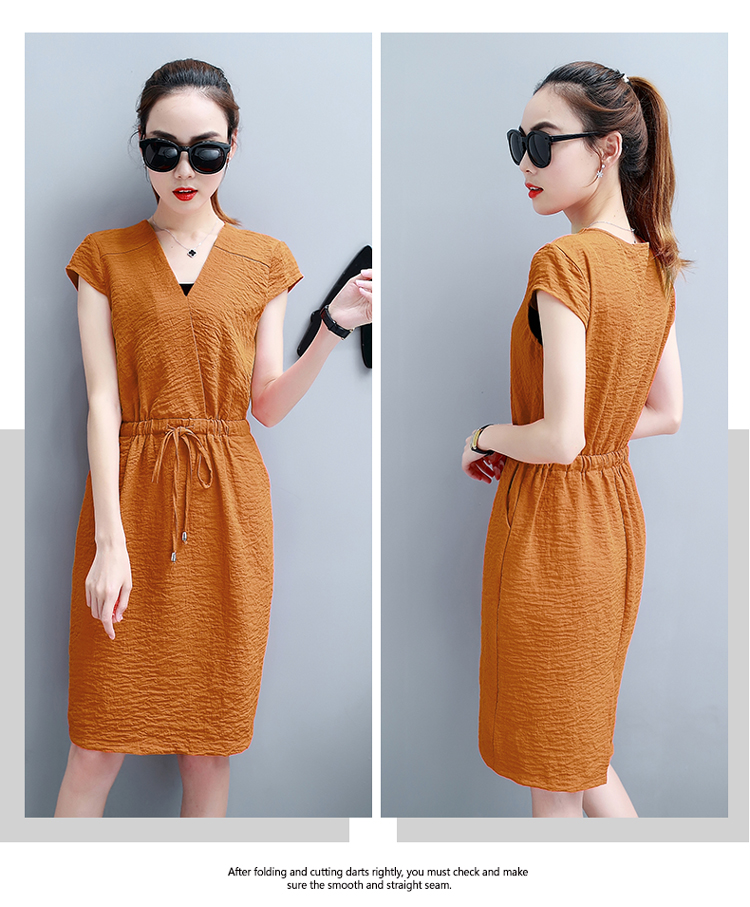Dress4153 ชุดเดรสทรงสวย คอวีป้าย เอวสม็อคยางยืดมีเชือกผูกรูด ชายกระโปรงผ่าหลังเล็กน้อยเพื่อความคล่องตัว งานดีผ้าดีสไตล์เรียบหรูใส่ทำงานได้