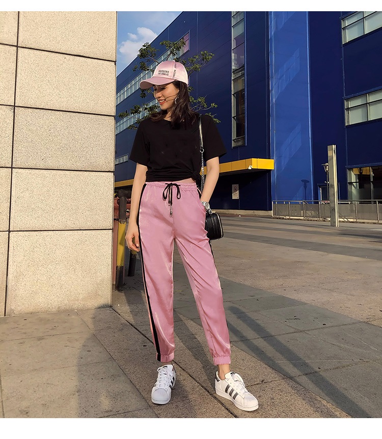 Set_bt1770 ชุดเซ็ท 2 ชิ้น(เสื้อ+กางเกง) เสื้อยืดแขนสั้นสีดำผ้าคอตตอนเนื้อดีนุ่มยืดหยุ่นสูงใส่สบาย+กางเกงขายาวปลายขาจัมพ์สีชมพูแต่งแถบข้างสีดำ เอวยางยืด มีกระเป๋าข้าง ผ้าซาตินกำมะหยี่เนื้อดีนุ่มใส่สบาย งานน่ารักเก๋ๆ ใส่สวย งานเซ็ทเข้าชุดสุ