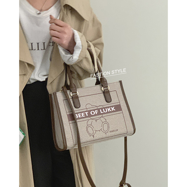 กระเป๋าสะพายข้างผู้หญิง กระเป๋าสะพายสไตล์เกาหลี By Japanese フェンディ authentic bag