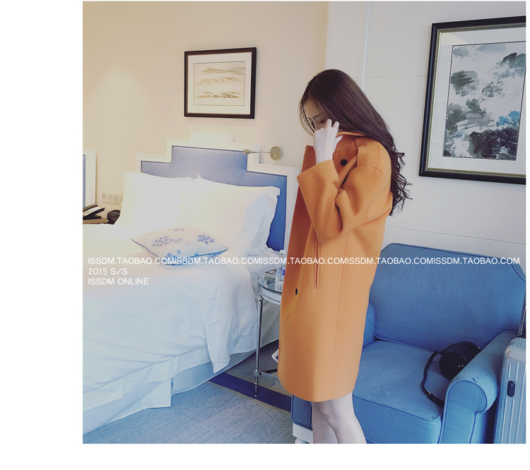 เสื้อโค้ทกันหนาว สีส้ม ทรงยาวโคล่ง แต่งกระดุุม 2 แถว ผ้าวูลผสมสักกะหลาด บุซับในกันลม พร้อมส่ง สีส้มโทนเดียวกับในภาพเลยค่า