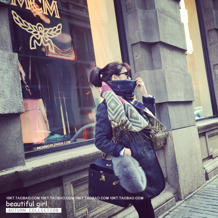 ผ้าพันคอ/ผ้าคลุมไหล่ กันหนาว ลายเก๋ๆ จะใส่คลุมหรือพันคอ ก็เก๋ พร้อมส่งเลยจ้า same pic