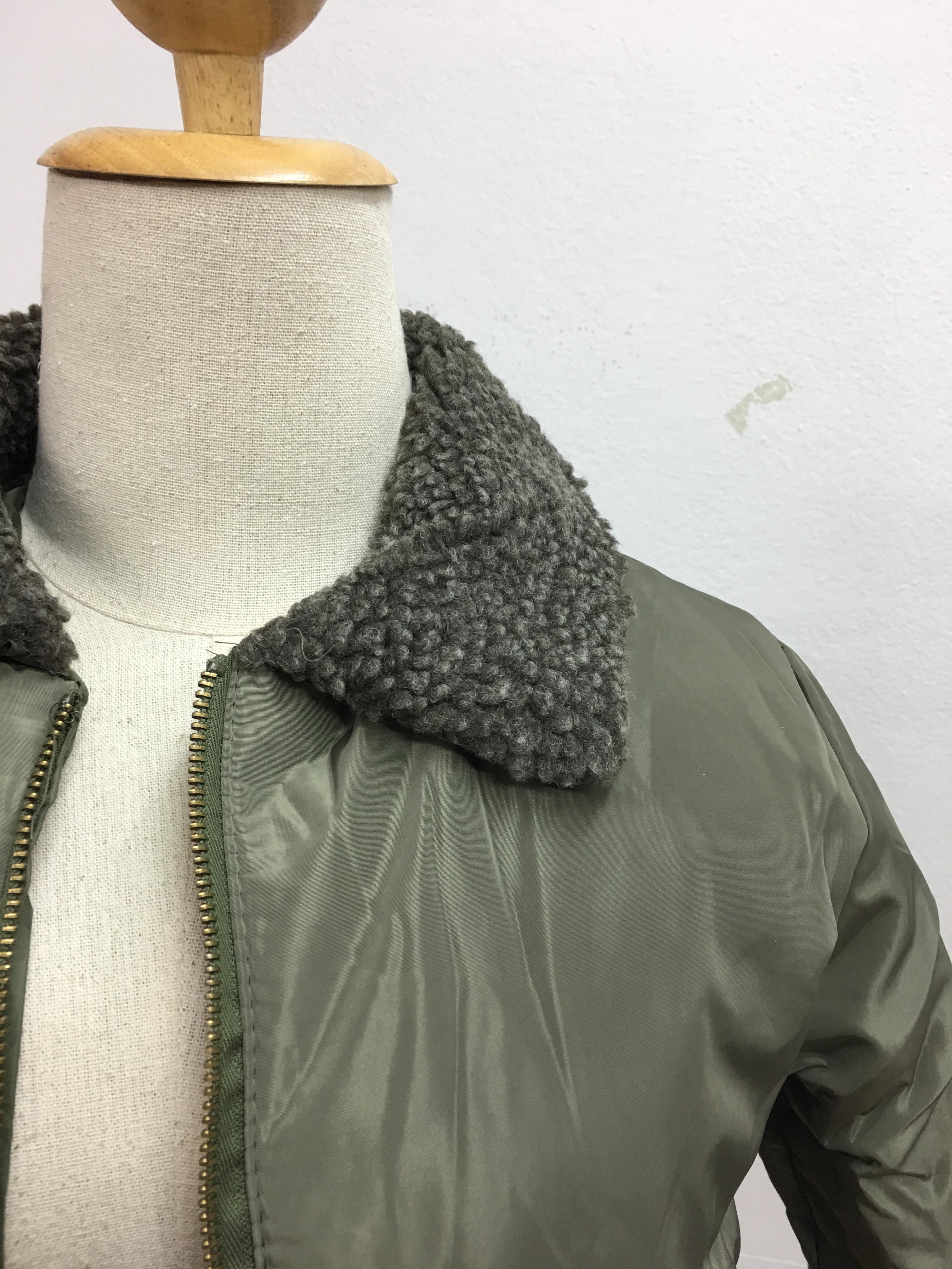 เสื้อกันหนาว บุนวมฟูๆ แต่งขนแกะที่คอปกเสื้อ ตัวสั้นน่ารัก ผ้าร่มเนื้อดีกันลม เกาหลีมากๆ พร้อมส่ง