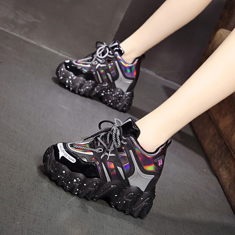 รองเท้าผ้าใบเสริมส้นสูง ไซต์35-39 สนใจทักแชท ฟรีค่าส่ง!