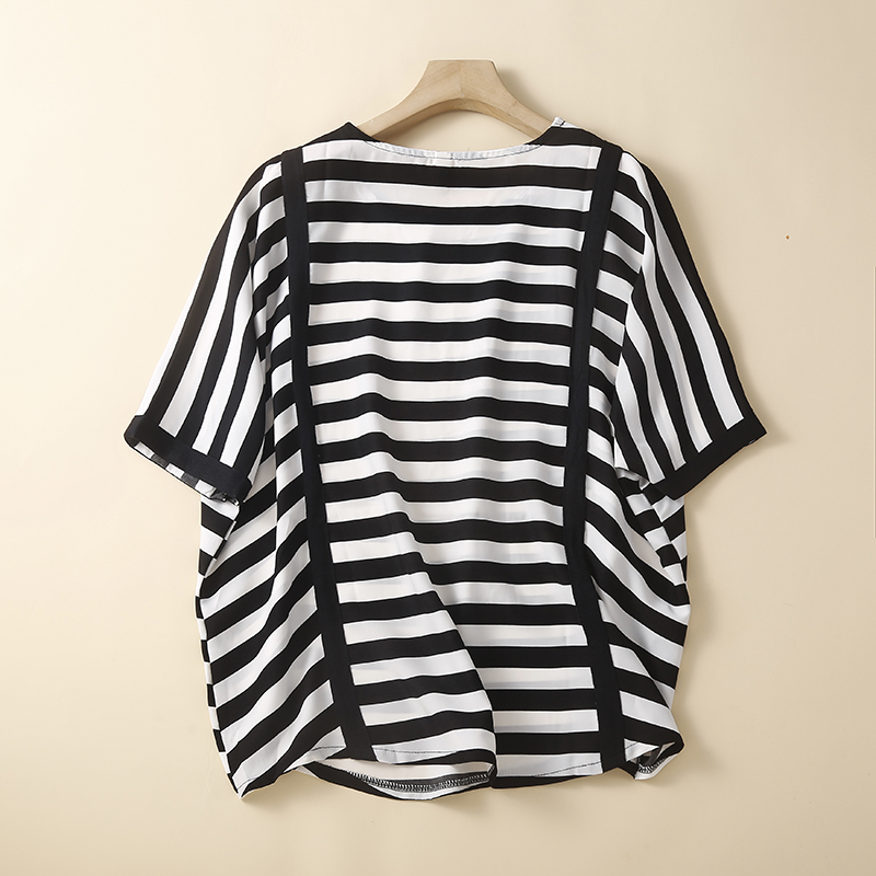 เสื้อลินินคนอ้วน เสื้อทีเชิ้ตคนอ้วนผู้หญิง เสื้อทีเชิ้ตตัวใหญ่ By Literary Plus size