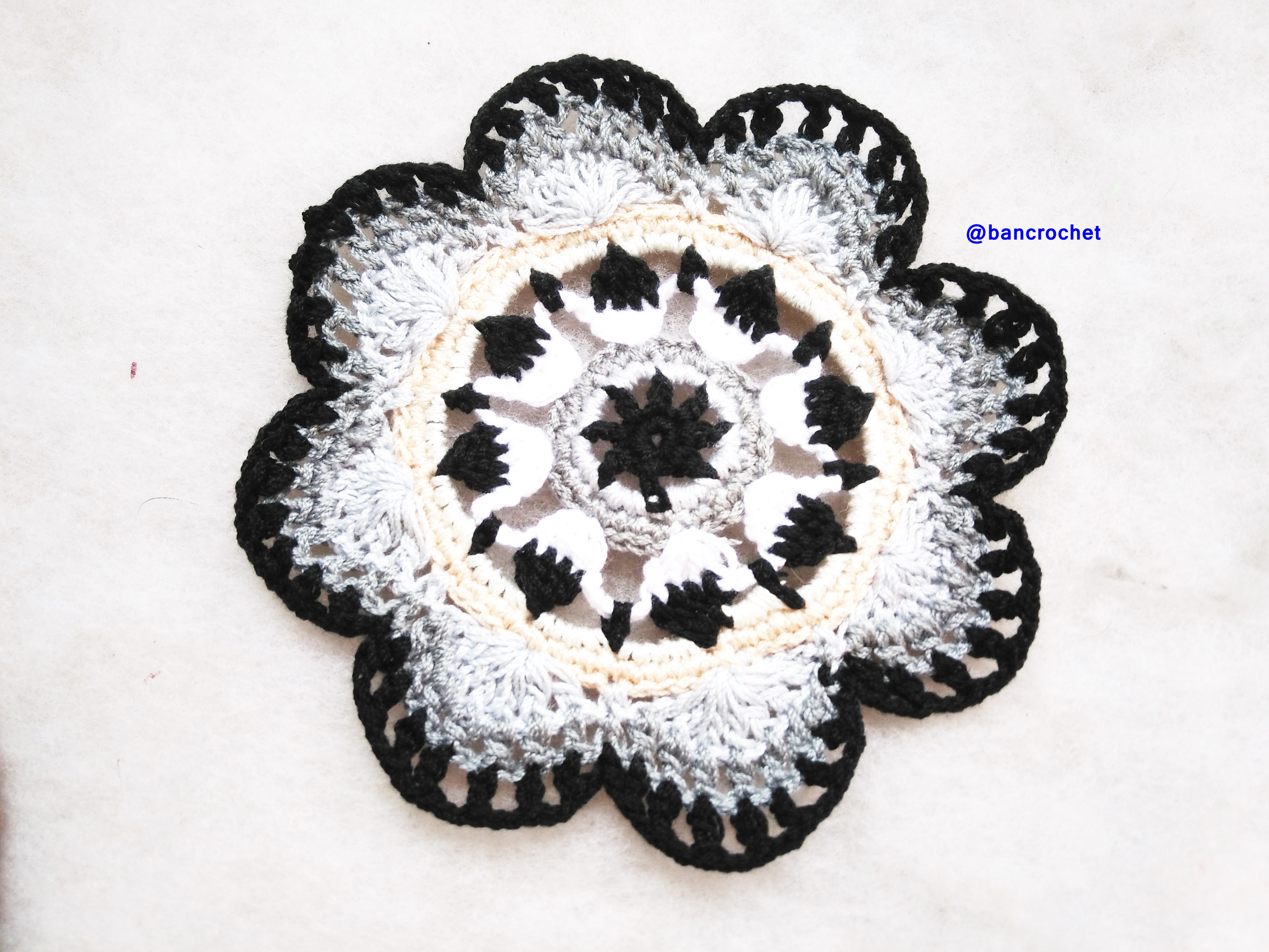 Bancrochet ที่รองแก้วถักโครเชต์ crochet coasters หลากสี 4 นิ้ว