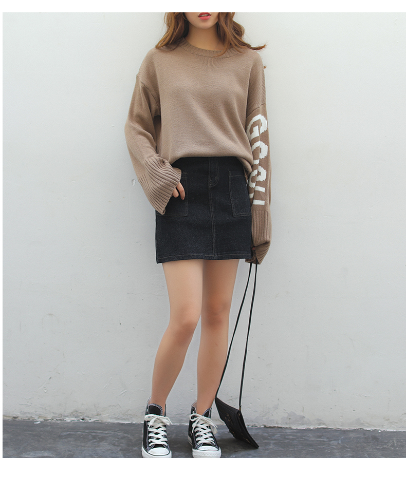 เสื้อไหมพรมตัวโคล่ง สีน้ำตาล ไหมพรมเนื้อนิ่ม ไม่หนามาก ยืดได้เยอะ ใครชอบแนวสาวเกาหลี พลาดไม่ได้จ้า