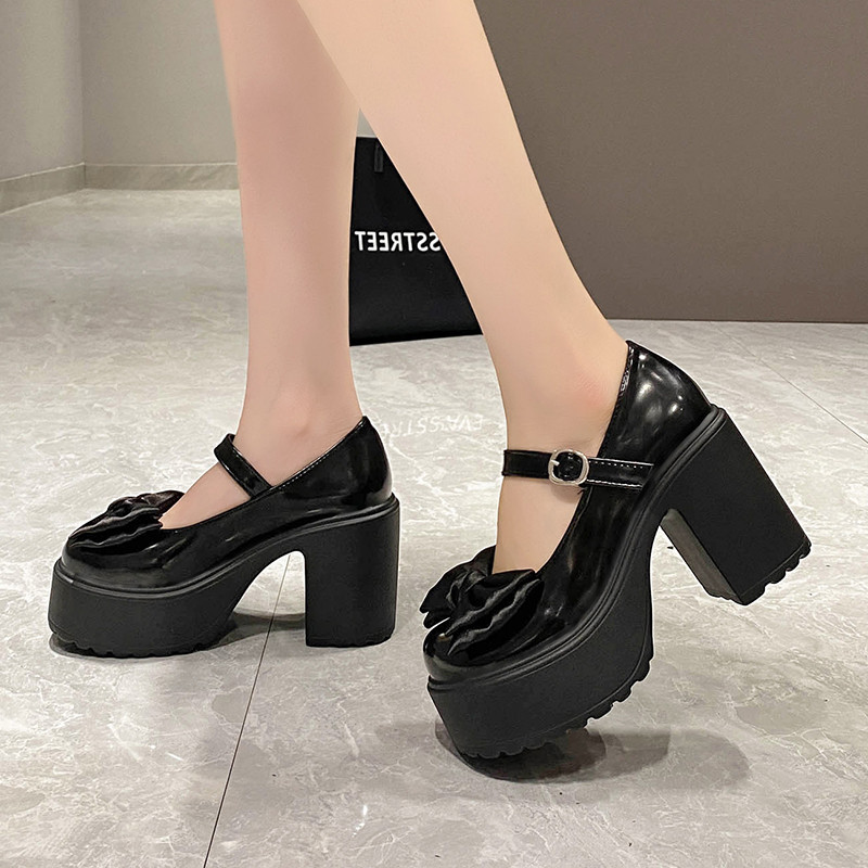 รองเท้าผ้าใบเสริมส้นสูง ไซต์35-39 สนใจทักแชท ฟรีค่าส่ง!
