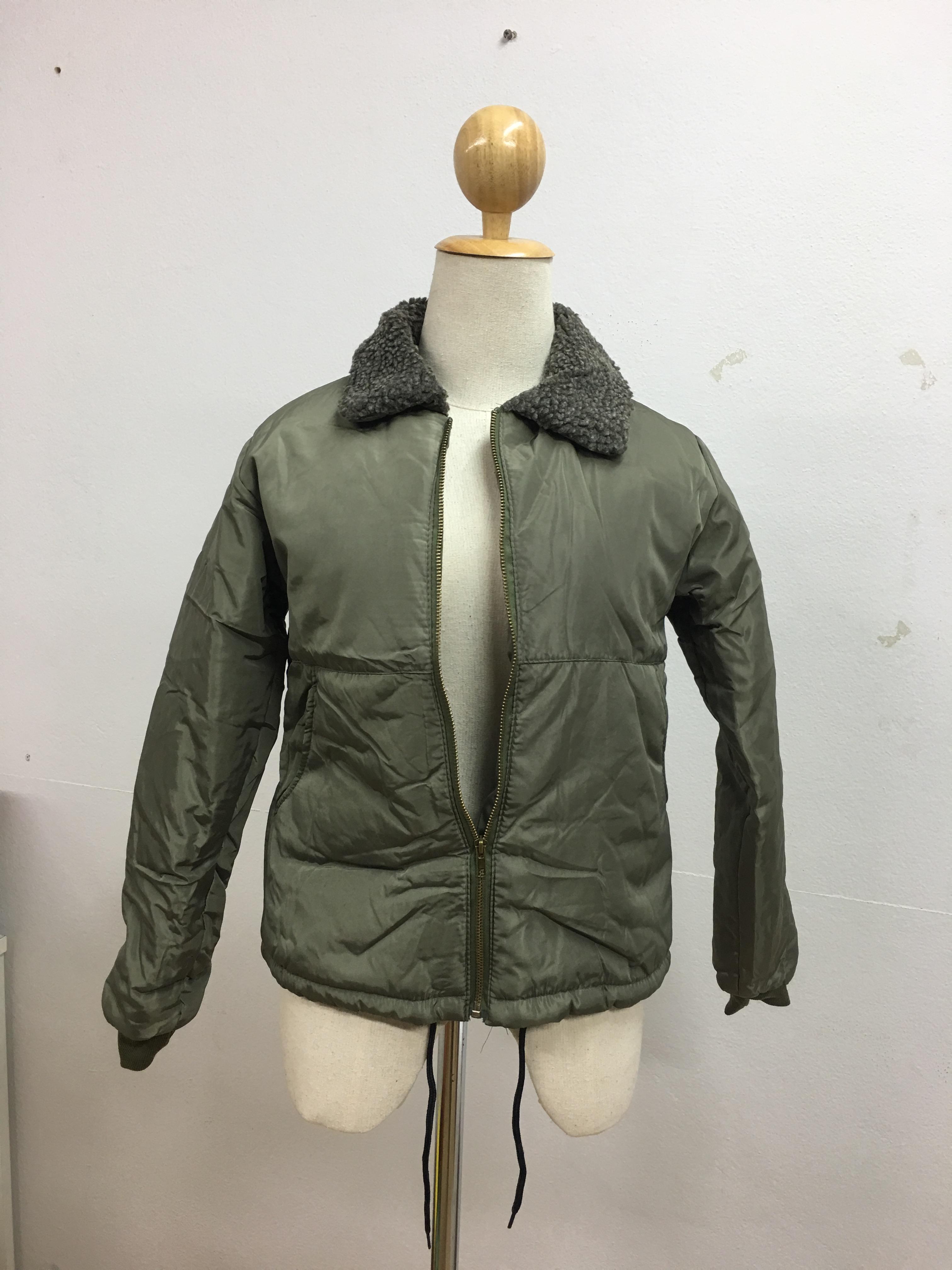 เสื้อกันหนาว บุนวมฟูๆ แต่งขนแกะที่คอปกเสื้อ ตัวสั้นน่ารัก ผ้าร่มเนื้อดีกันลม เกาหลีมากๆ พร้อมส่ง