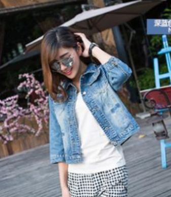 เสื้อยีนส์ ผู้หญิง แจ็คเก็ตยีนส์ แขนสี่ส่วน เสื้อคลุมยีนส์ ใส่กับ เสื้อกล้าม เสื้อยีนส์ คอปก แฟชั่น เก๋ ๆ แบบกระดุม มีกระเป๋า บน 2 ข้าง สียีนส์เข้ม 586263