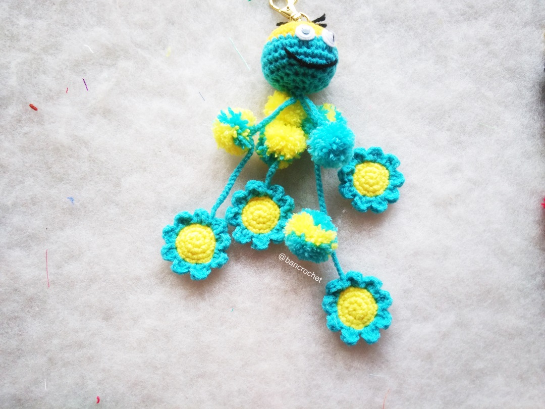 Bancrochet พวงกุญแจห้อยกระเป๋ามินเนี่ยนสีฟ้า minion sunflowers keychains สีฟ้า 10 นิ้ว