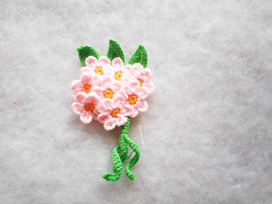 Bancrochet ช่อดอกไม้จิ๋วถักโครเชต์ Mini flower bouquet crochet สีชมพูอ่อน 5 นิ้ว