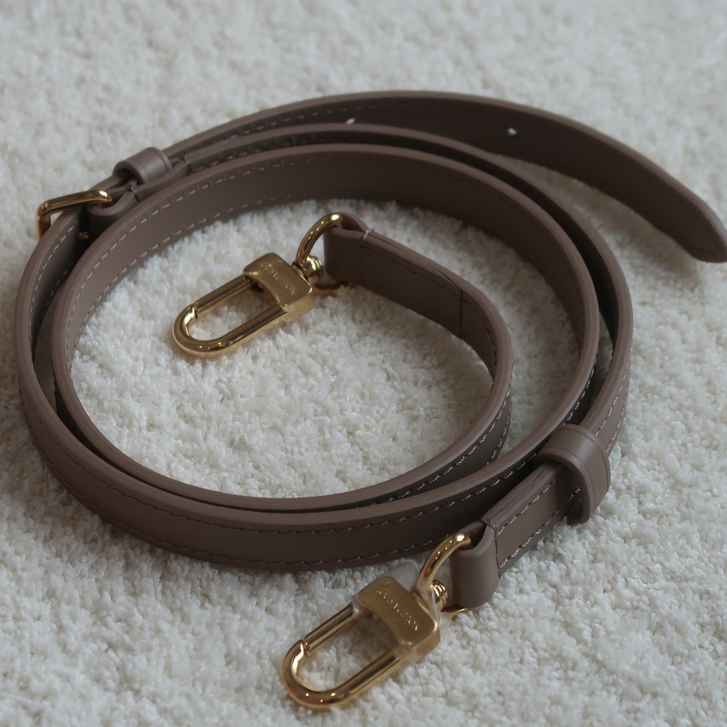 Louis Vuitton Beige Monogram Empreinte Babylone Tote PM (ใบเสร็จไทย 12 วัน)