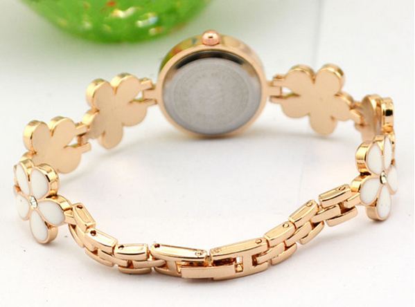 สร้อยข้อมือนาฬิกา นาฬิกาข้อมือผู้หญิง สี Rose Gold ลายดอกไม้ หวาน ๆ ทั้งเส้น หน้าปัดกลม เข้ากับทุกชุด ของขวัญให้แฟน แทนใจ 968022