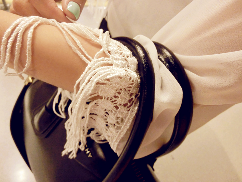 เสื้อคลุมชีฟองสีขาว แต่งงานถักช่วงปลายแขนและปลายชุด หวานๆ งานดีเลยจ้า white