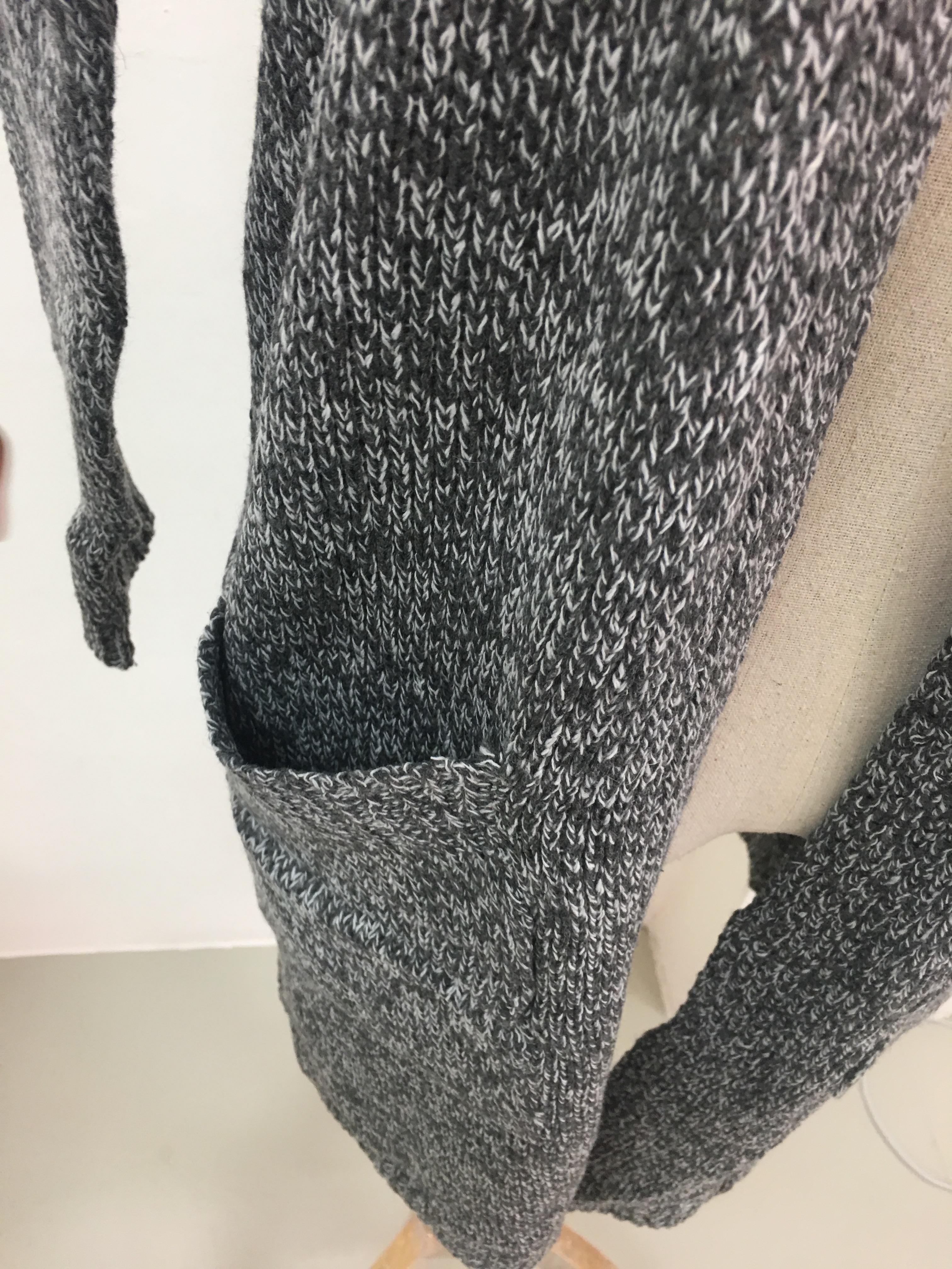 ยาว 32 นิ้ว : เสื้อคลุมไหมพรม กันหนาว แต่งลายถักเป็นช่องด้านหลัง พร้อมส่ง