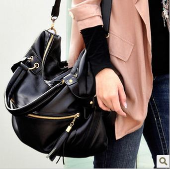พร้อมส่ง **กระเป๋าสะพาย หนัง เก๋ๆ จาก AXIXI สีดำ Black