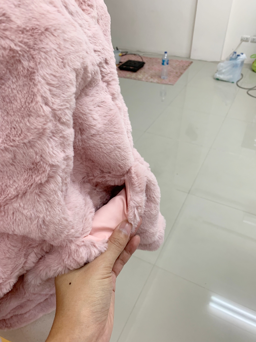 เสื้อกันหนาว แขนยาว ขนแมวนุ่มสุดๆ ใส่แล้วเป็นคุณหนูขึ้นมาทันที งานดีพร้อมส่งจ้า สีชมพูนู๊ด