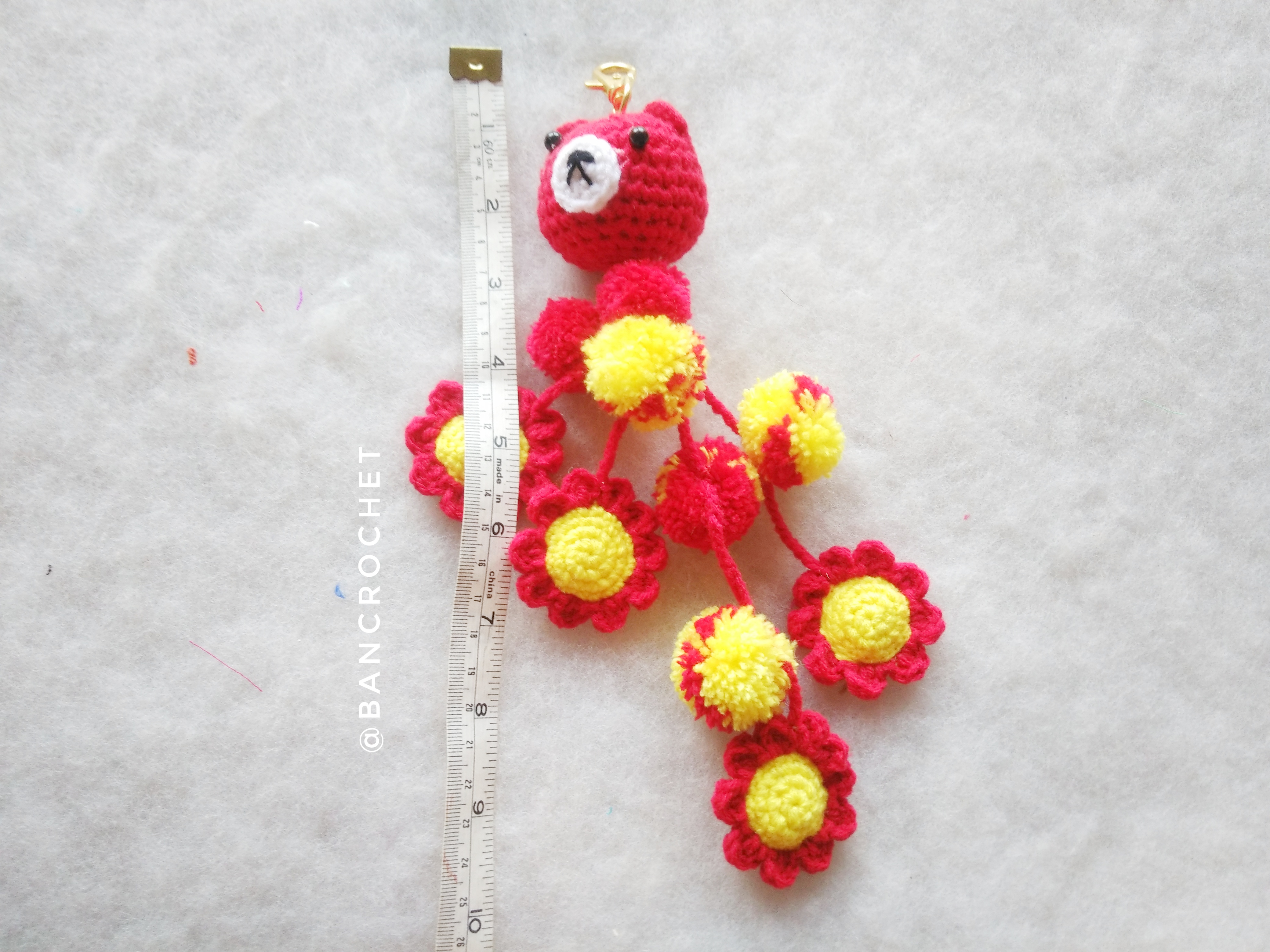 Bancrochet พวงกุญแจห้อยกระเป๋าหมีน้อยสีแดง red bear sunflowers keychains สีแดง 10 นิ้ว