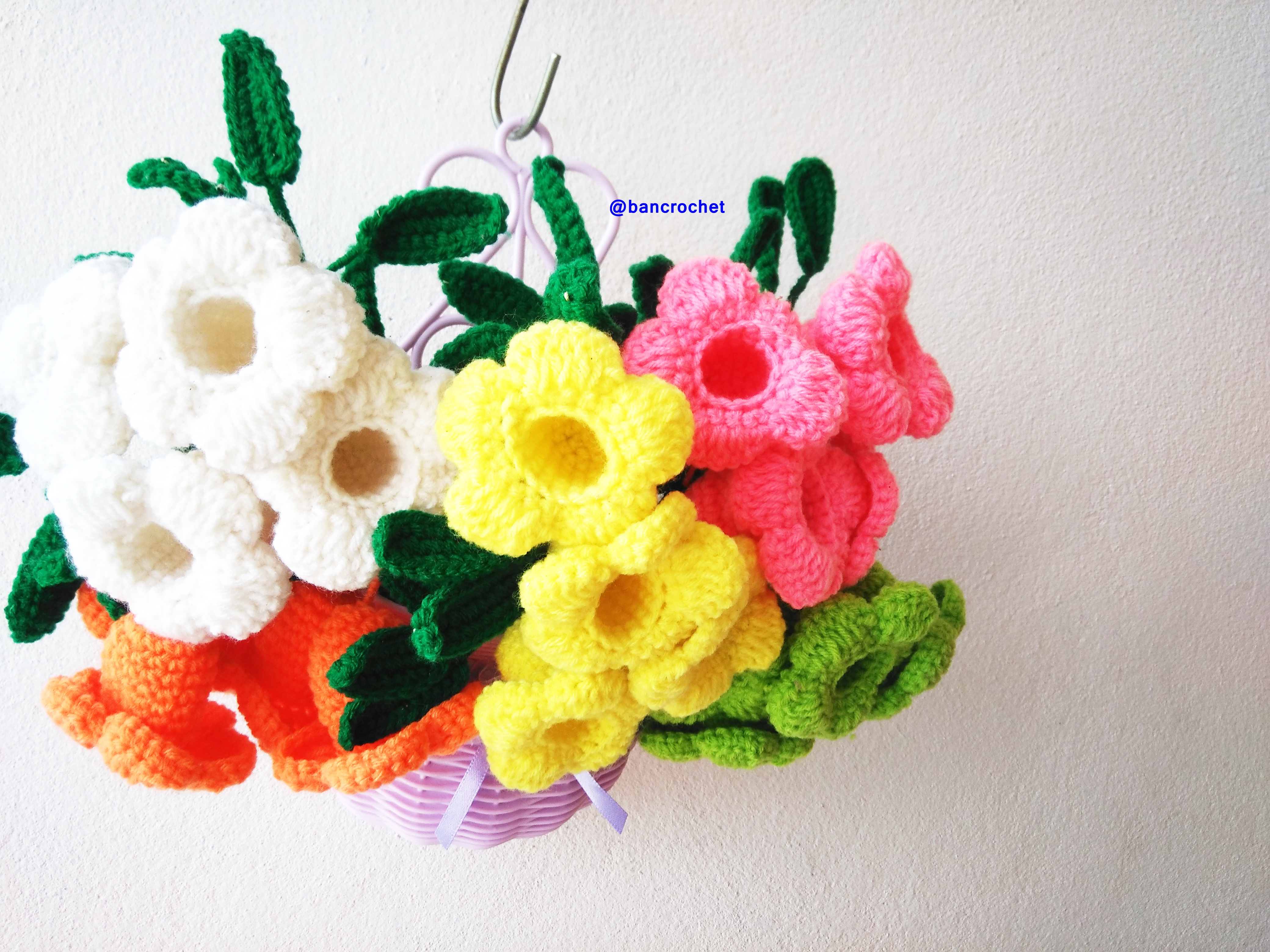 Bancrochet แจกันช่อดอกไม้แขวน crochet flowers vase hanger หลากสี 8 นิ้ว