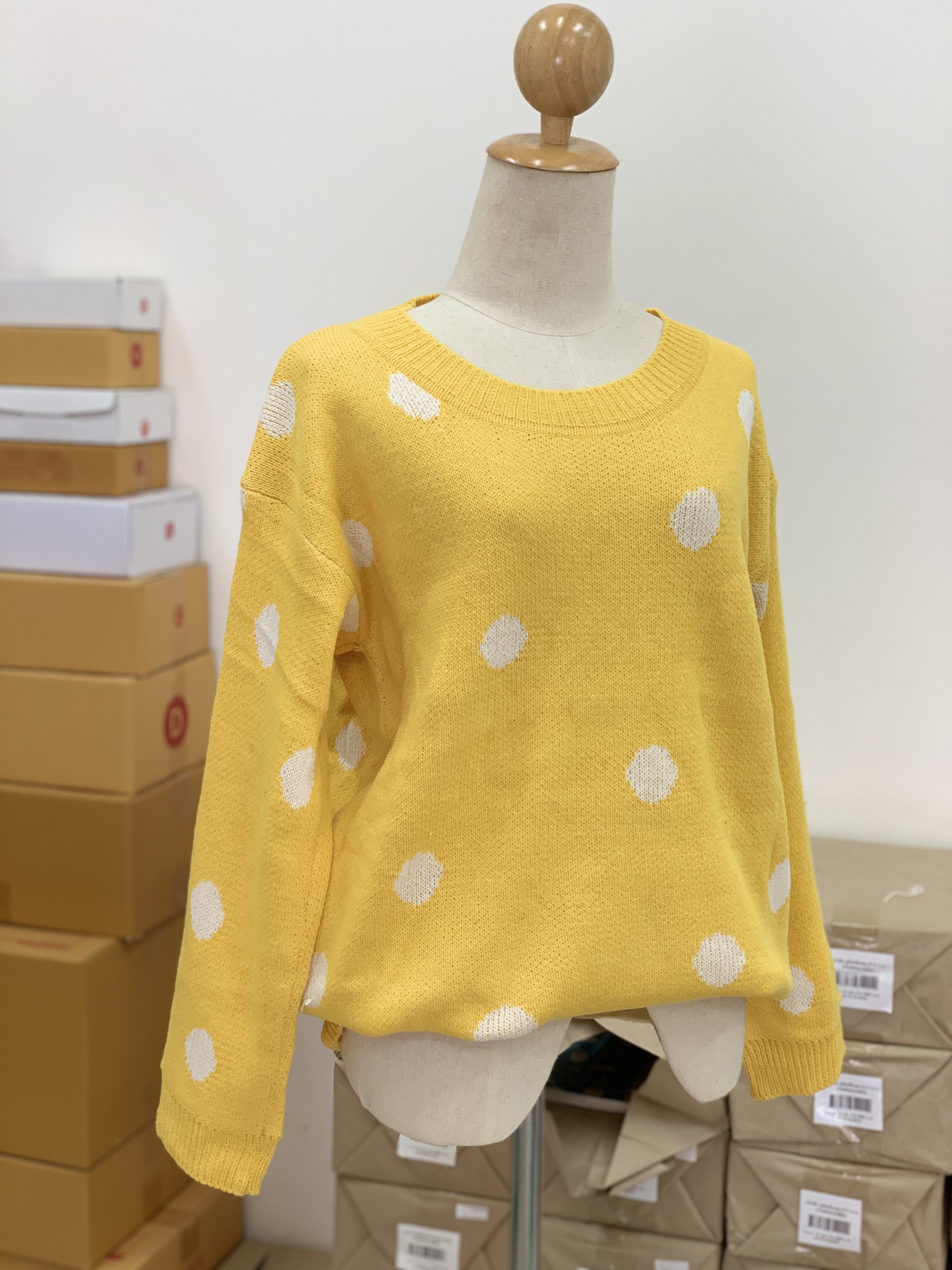 Sweater เสื้อสเวทเตอร์ไหมพรม สีเหลือง แขนยาวลายจุด พร้อมส่ง
