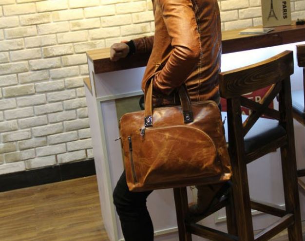 กระเป๋าถือผู้ชาย กระเป๋าใส่เอกสาร ทำงาน หนัง pu โชว์ ลายหนัง แบบ คลาสสิค เหมาะสำหรับ ผู้ชาย เนี้ยบ แต่มี สไตล์ แฟชั่นกระเป๋าถือผู้ชาย สีน้ำตาล ดำ 168993