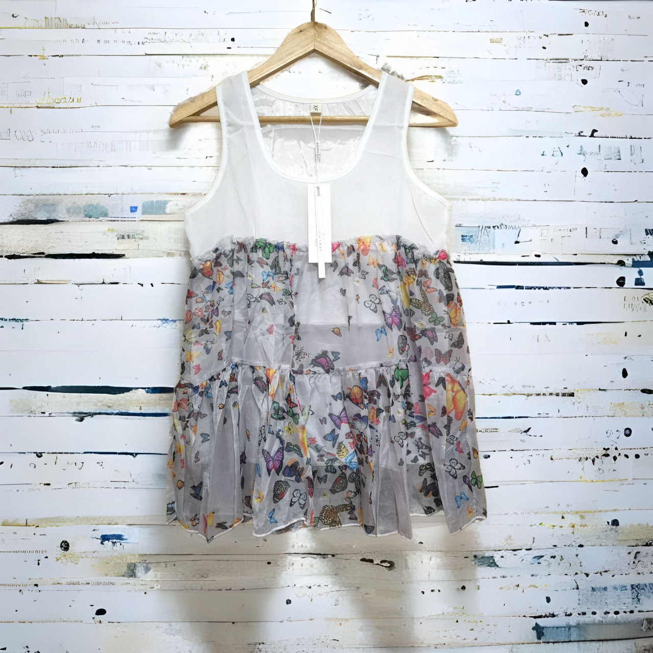 Blouse3682 เสื้อชีฟองตัวยาวทรงปล่อยช่วงอกสีพื้นขาวตัดต่อลายผีเสื้อ มีซับใน ผ้าชีฟองเนื้อดีนุ่มใส่สบาย งานน่ารักแมทช์ง่ายได้หมด ใส่เก๋ๆ ได้บ่อย
