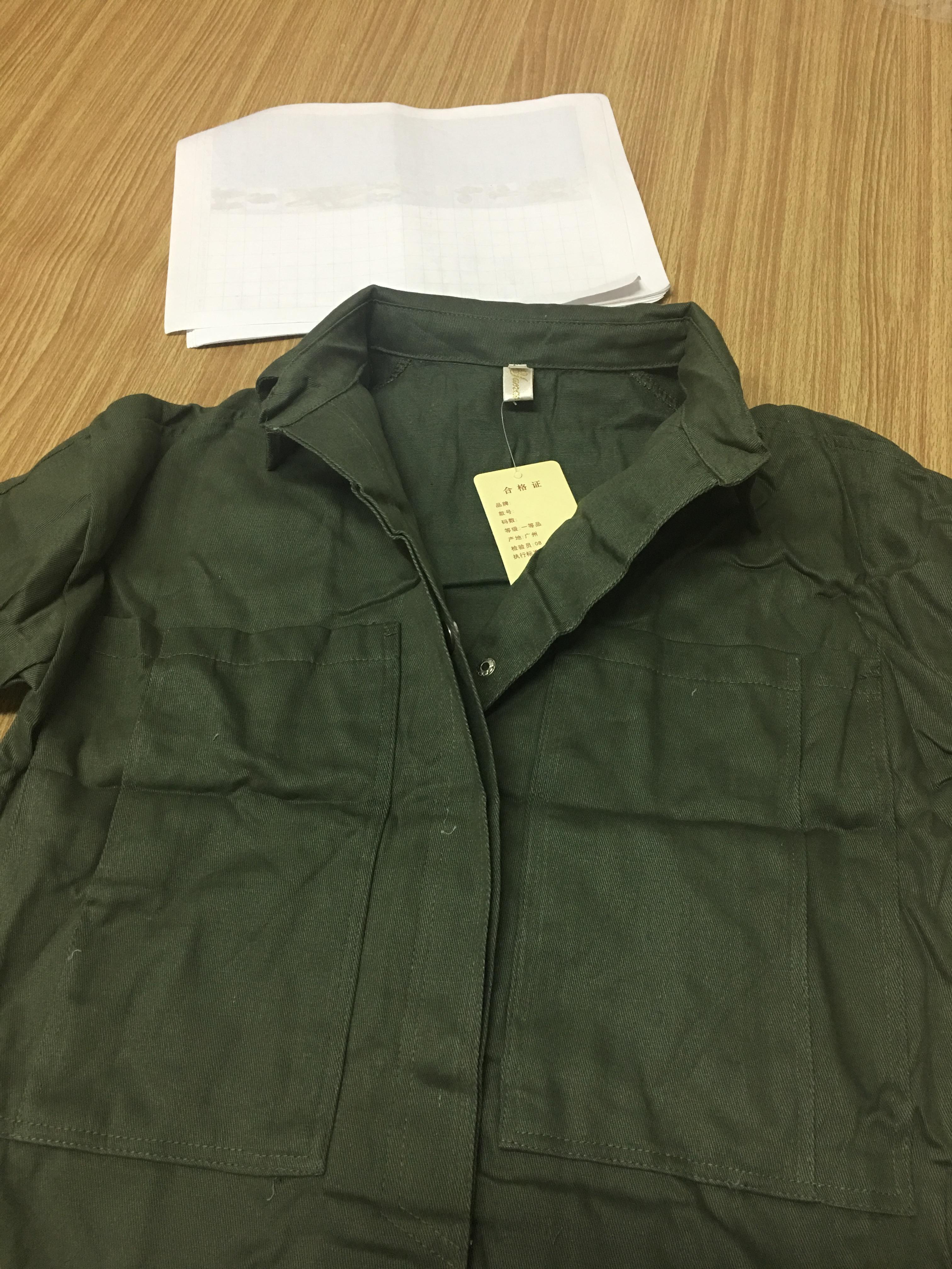 เสื้อคลุมสไตล์เกาหลี สีเขียวทหาร เข้มกว่ารูปนางแบบ มีภาพสินค้าจริงด้านใน ทรงสวย ไม่มีซับใน ใส่คลุมกำลังดี เท่ๆ สีเขียวทหาร