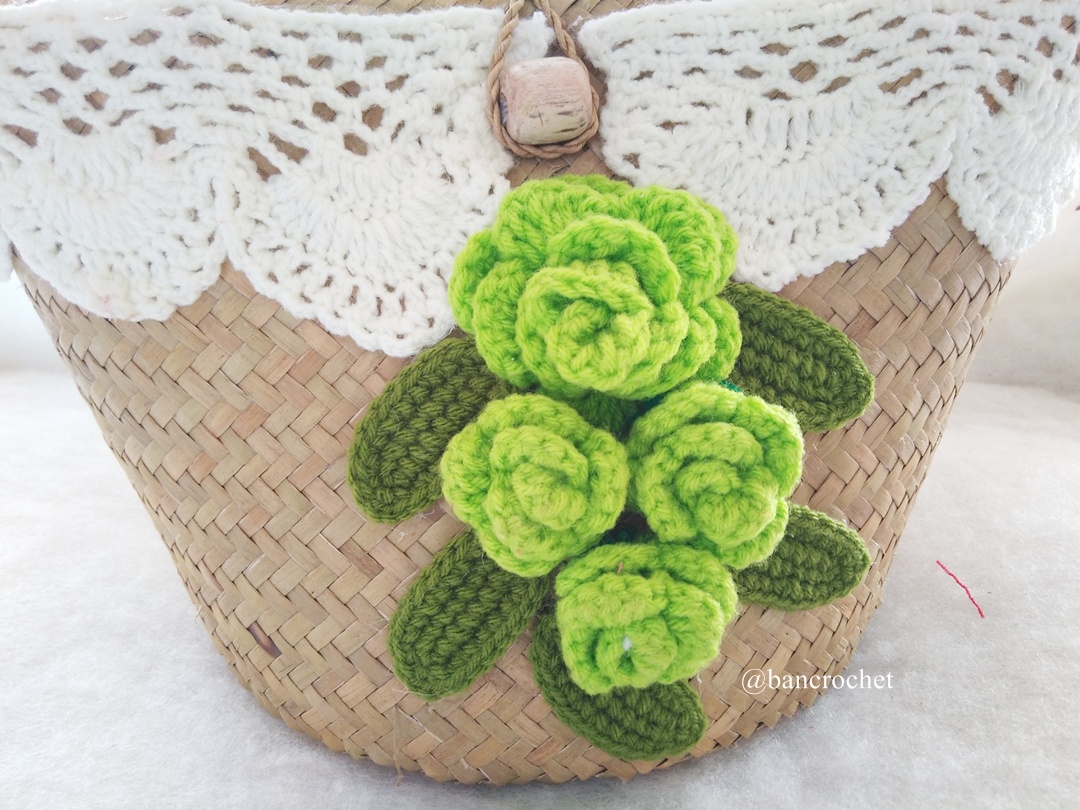 กระเป๋าสานกระจูดประดับดอกไม้ grajood basket weave bags ธรรมชาติ 6นิ้ว