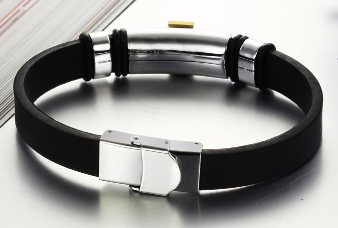 สร้อยข้อมือผู้ชาย กำไลข้อมือผู้ชาย ไทเทเนี่ยม ผสม ซิลิโคน ดีไซน์รูป กากากบาท สีทอง และ สีทอง สวยเท่ อย่างมีสไตล์ 897602