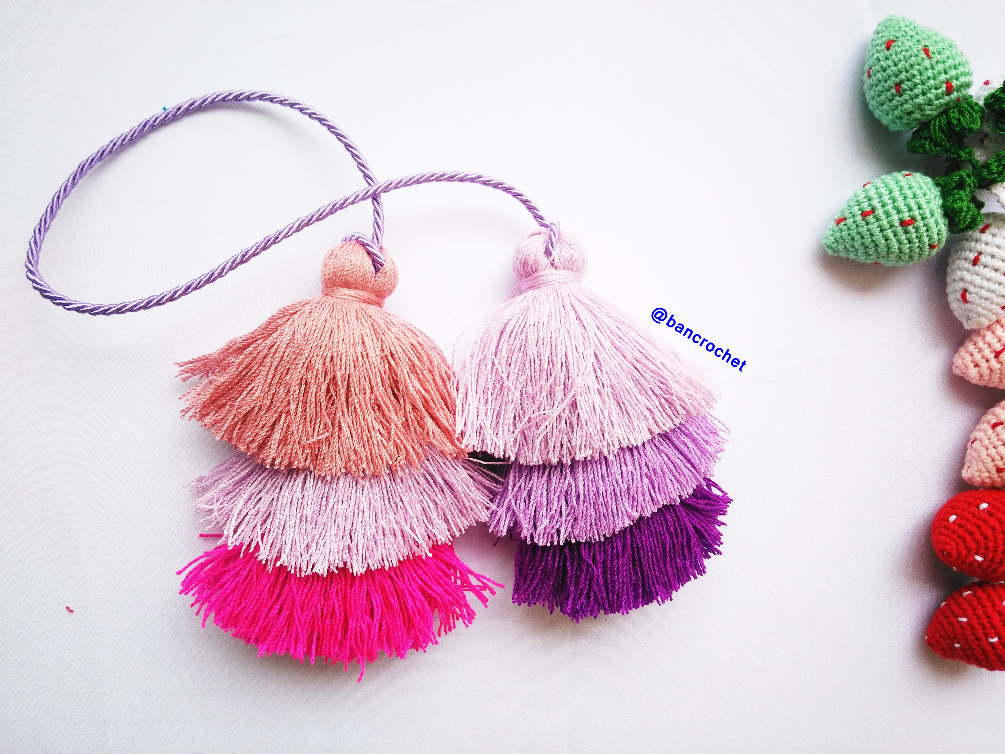 Bancrochet พู่ห้อยกระเป๋า/ที่ห้อยกระเป๋าแฮนด์เมด Tassels keychain hanging for bags หลากสี 4 นิ้ว