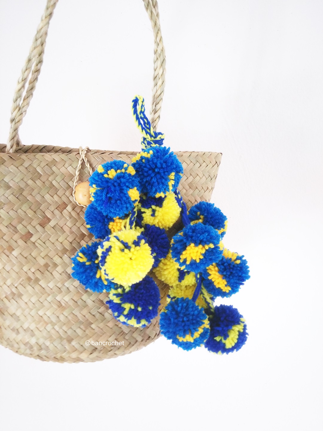Bancrochet กระเป๋าสานกระจูดห้อยปอมปอม grajood basket weave bags คละสี 7*10*7*12 นิ้ว