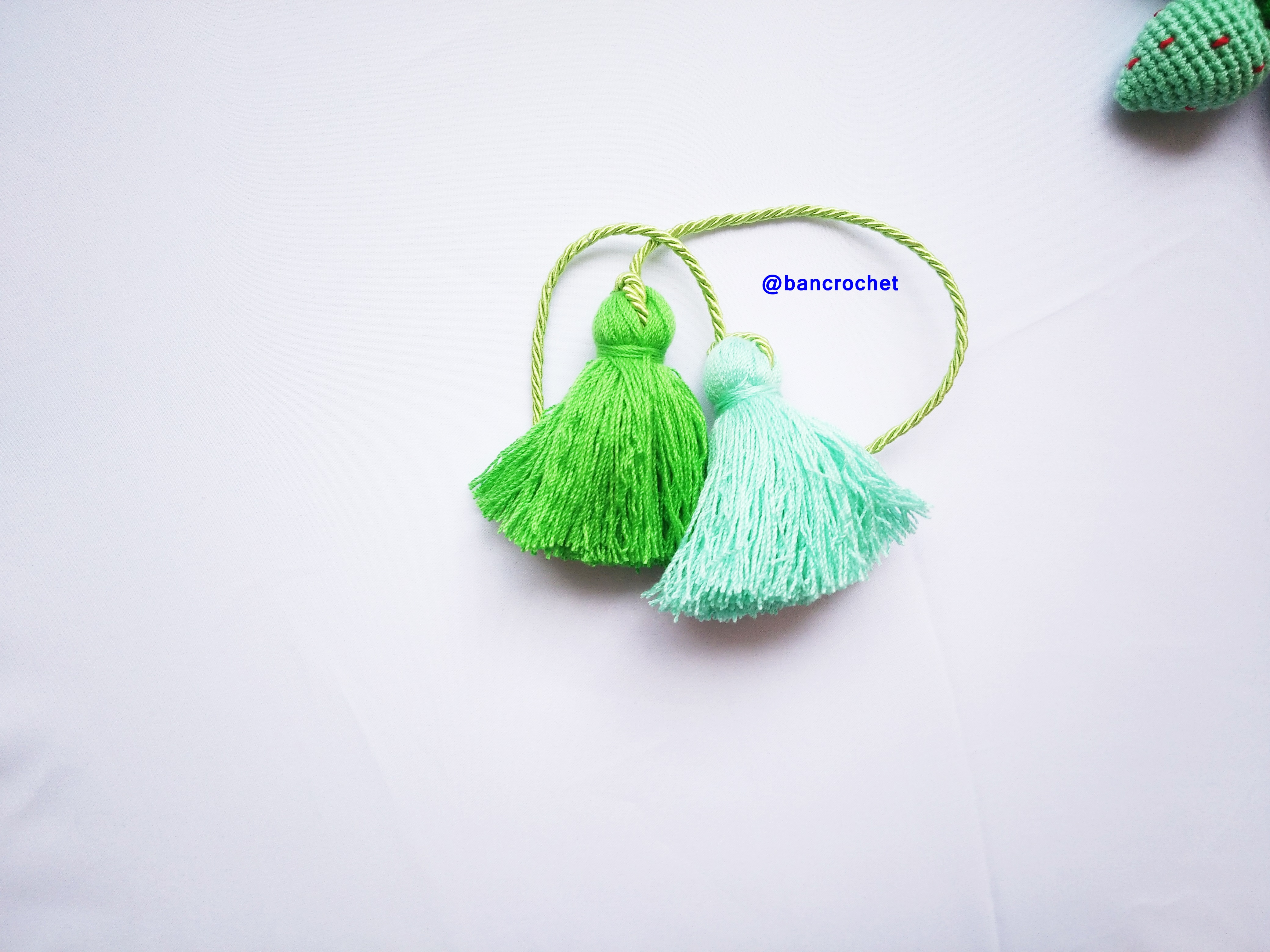 Bancrochet พู่ห้อยกระเป๋า/ที่ห้อยกระเป๋าแฮนด์เมด Tassels keychain hanging for bags หลากสี 4 นิ้ว